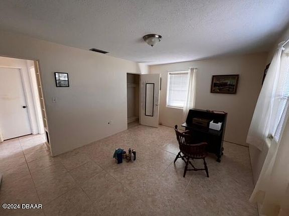3rd image of 1411 Southard Ave