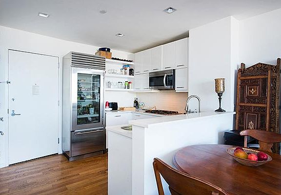 4th image of 635 W 42nd St APT 32B