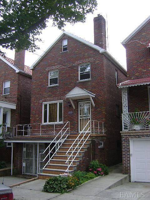 1st image of 2225 Hering Ave