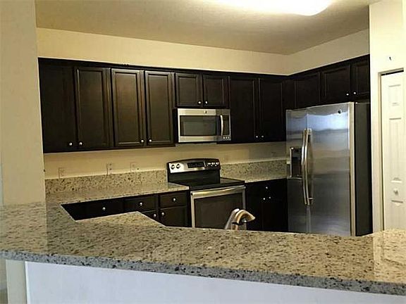 5th image of 10600 NW 88th St APT 215