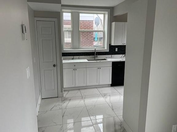 4th image of 1441 Pelissier St
