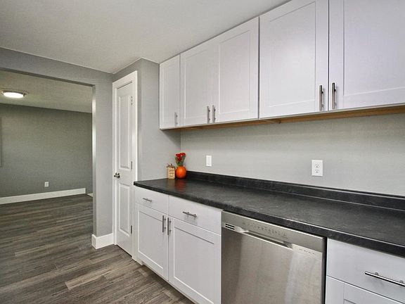3rd image of 247 Kellogg Ave