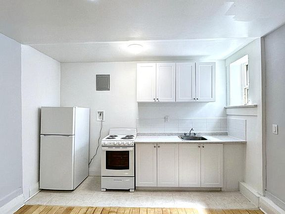 5th image of 140 Wellesley St E #2-Bedroom
