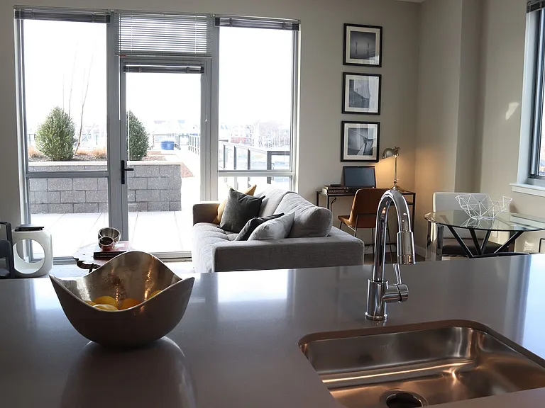 880 Pacific St — Photo 20