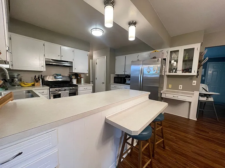 7865 Ridgewood Dr — Photo 4