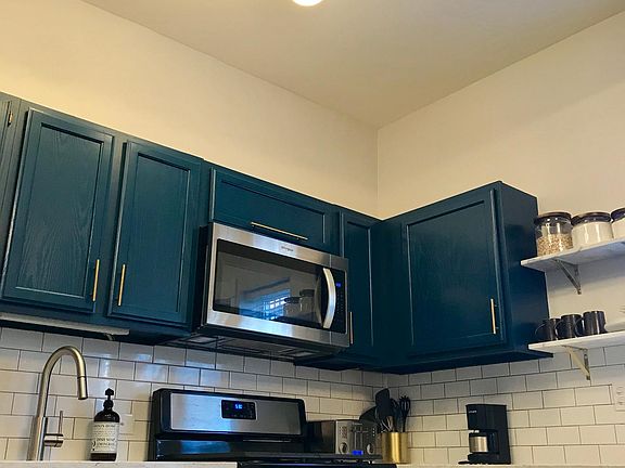 3rd image of 1921 N Wood St APT 1R