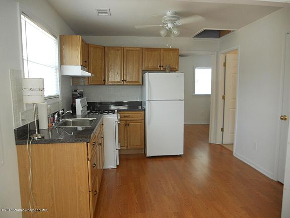 3rd image of 260 Hancock Ave #2