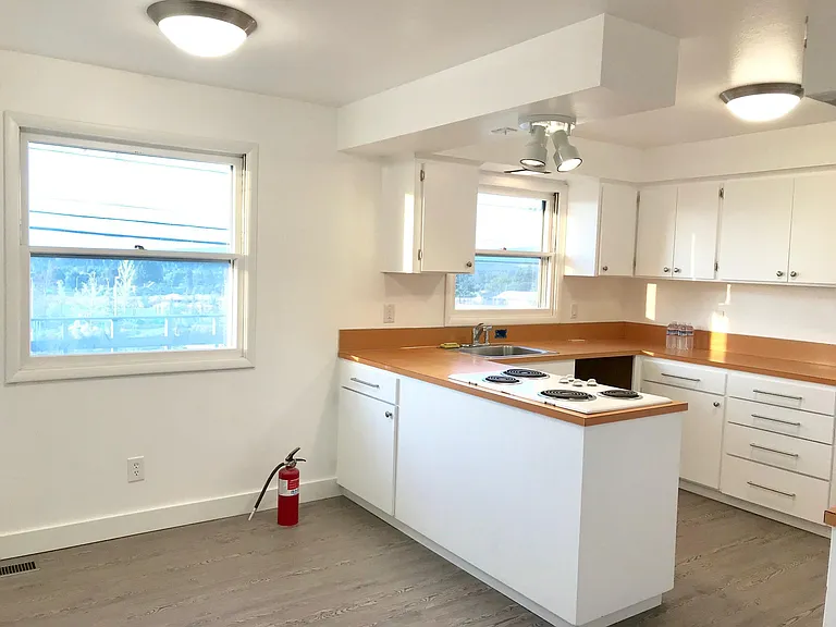 Kitchen with breakfast nook