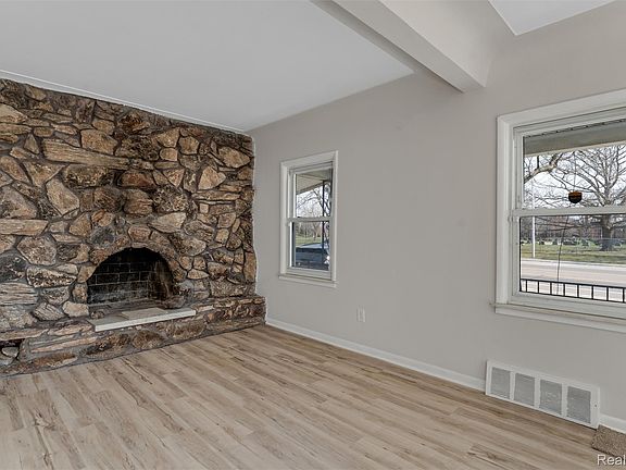 5th image of 917 N Perry St
