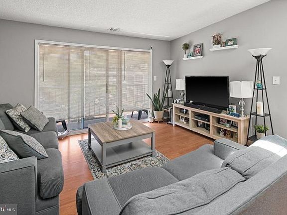 4th image of 52 Willow Ct
