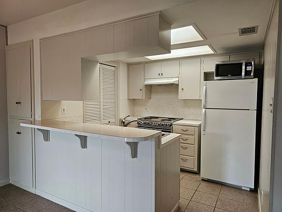4th image of 1103 Heritage Way #A