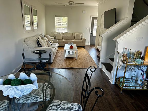 3rd image of 606 Meadow Crest Cir