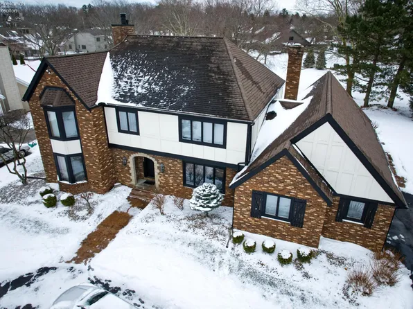 3802 Deerpath Dr, Sandusky, OH 44870