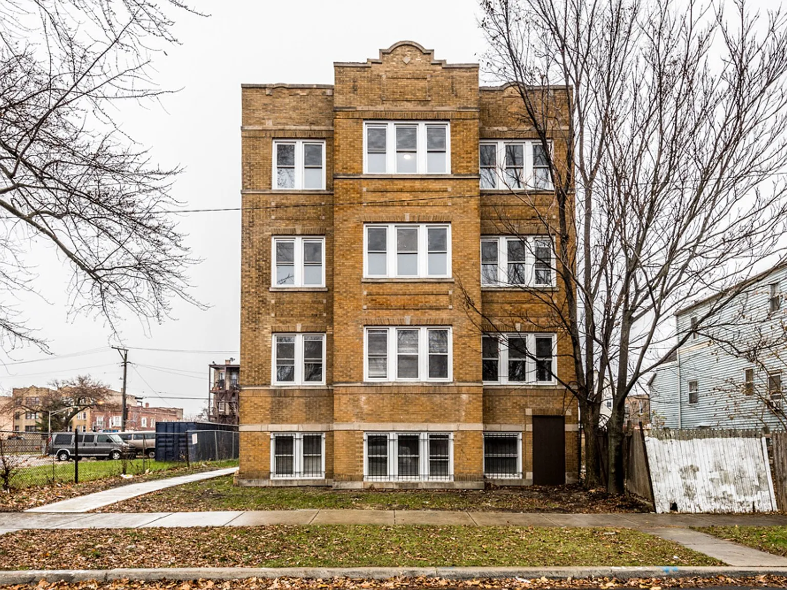 1509 S Kenneth Ave — Photo 1