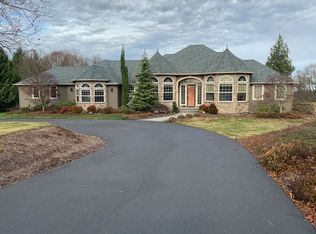 5466 Columbia Heights Rd, Longview, WA 98632