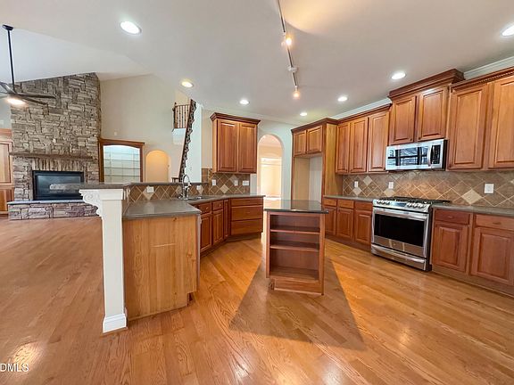 2nd image of 1001 Lake Valley Dr