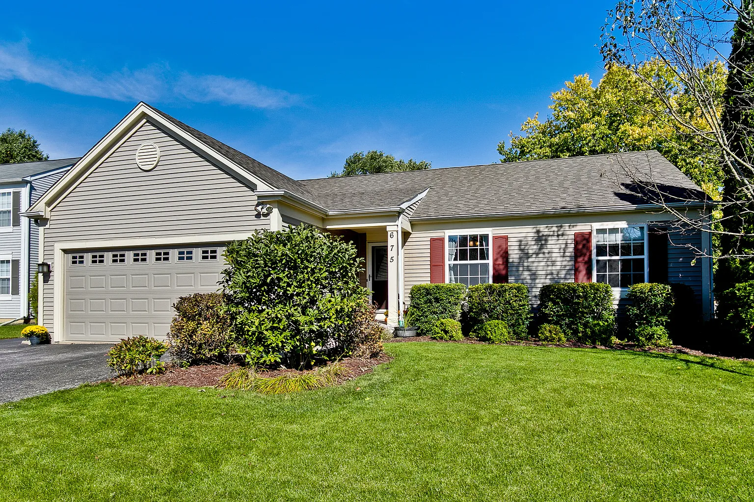 675 Fieldstone Dr photo 1