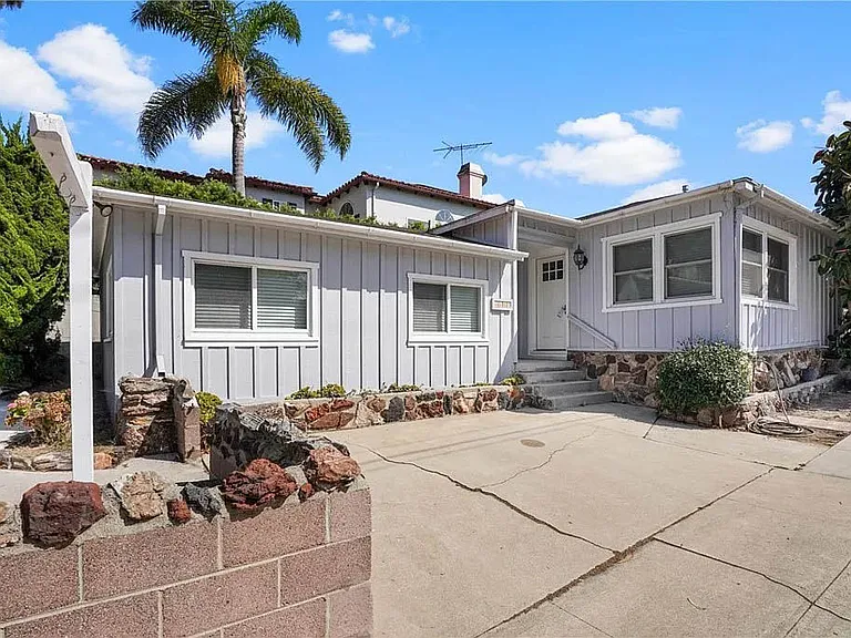 Pleasant entry to the home
