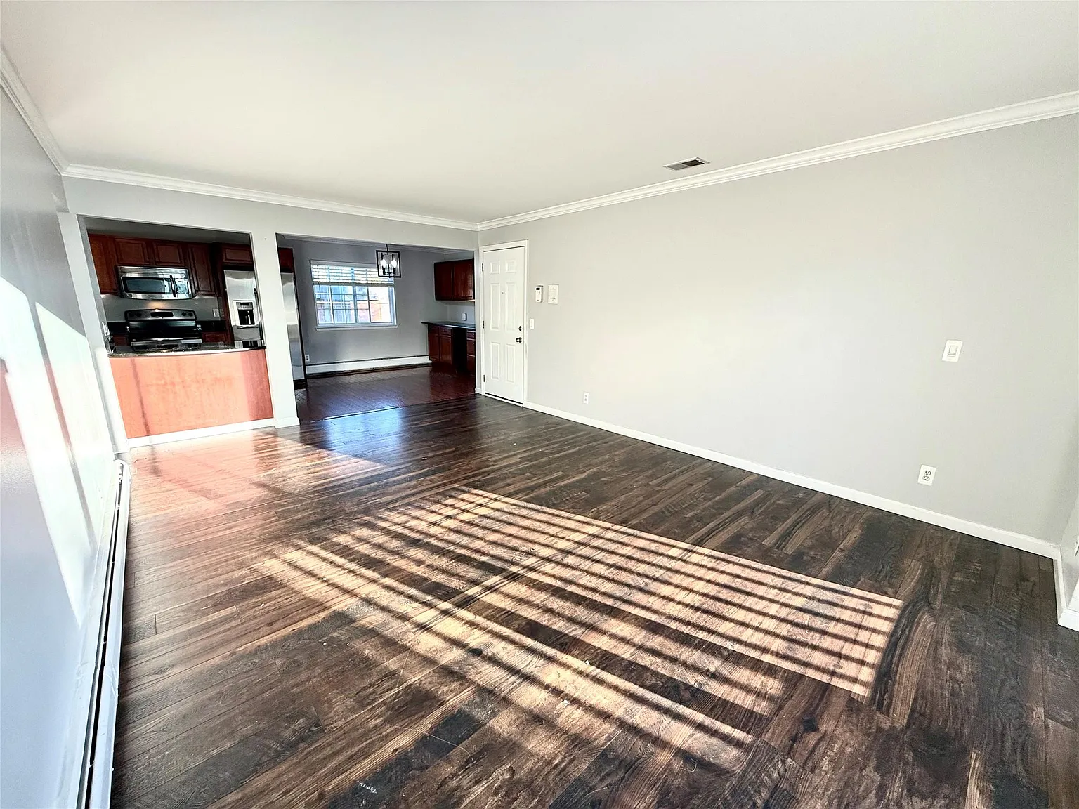 3 bed, 2.0 bath, 1150 sqft, $1,850 — Photo 3