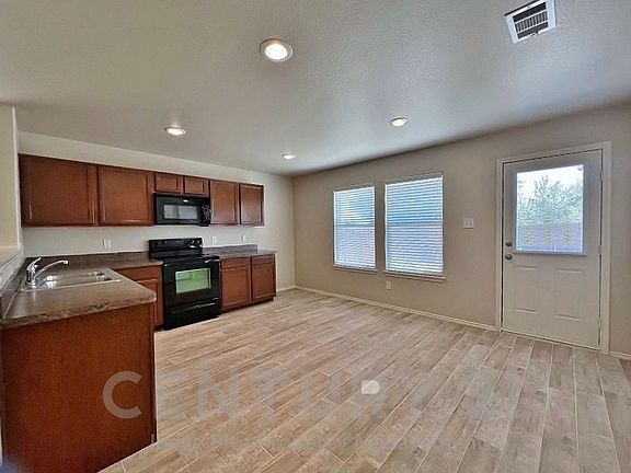 4th image of 2432 Clairborne Dr