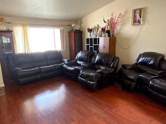 3rd image of 9650 Fox Den Dr