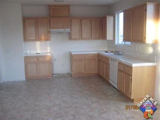 5th image of 1118 E Avenue K14
