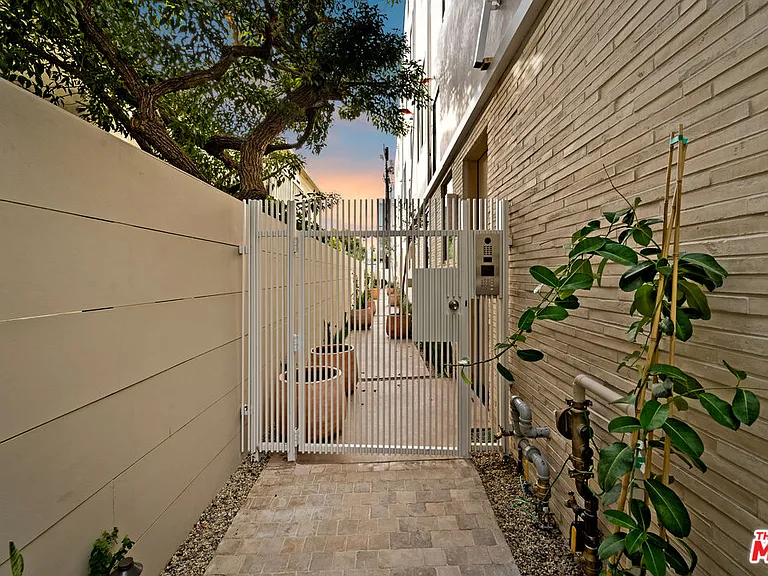 755 N Alfred St #B — Photo 17