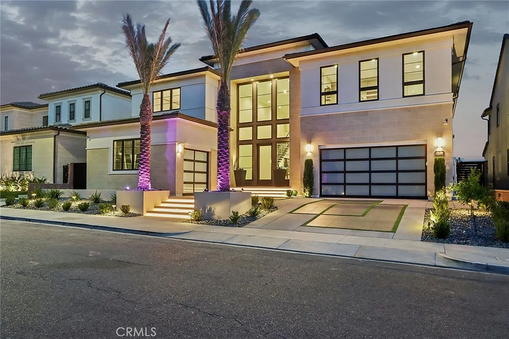 5 bed, 5.5 bath, 5435 sqft, $15,500 — Photo 2