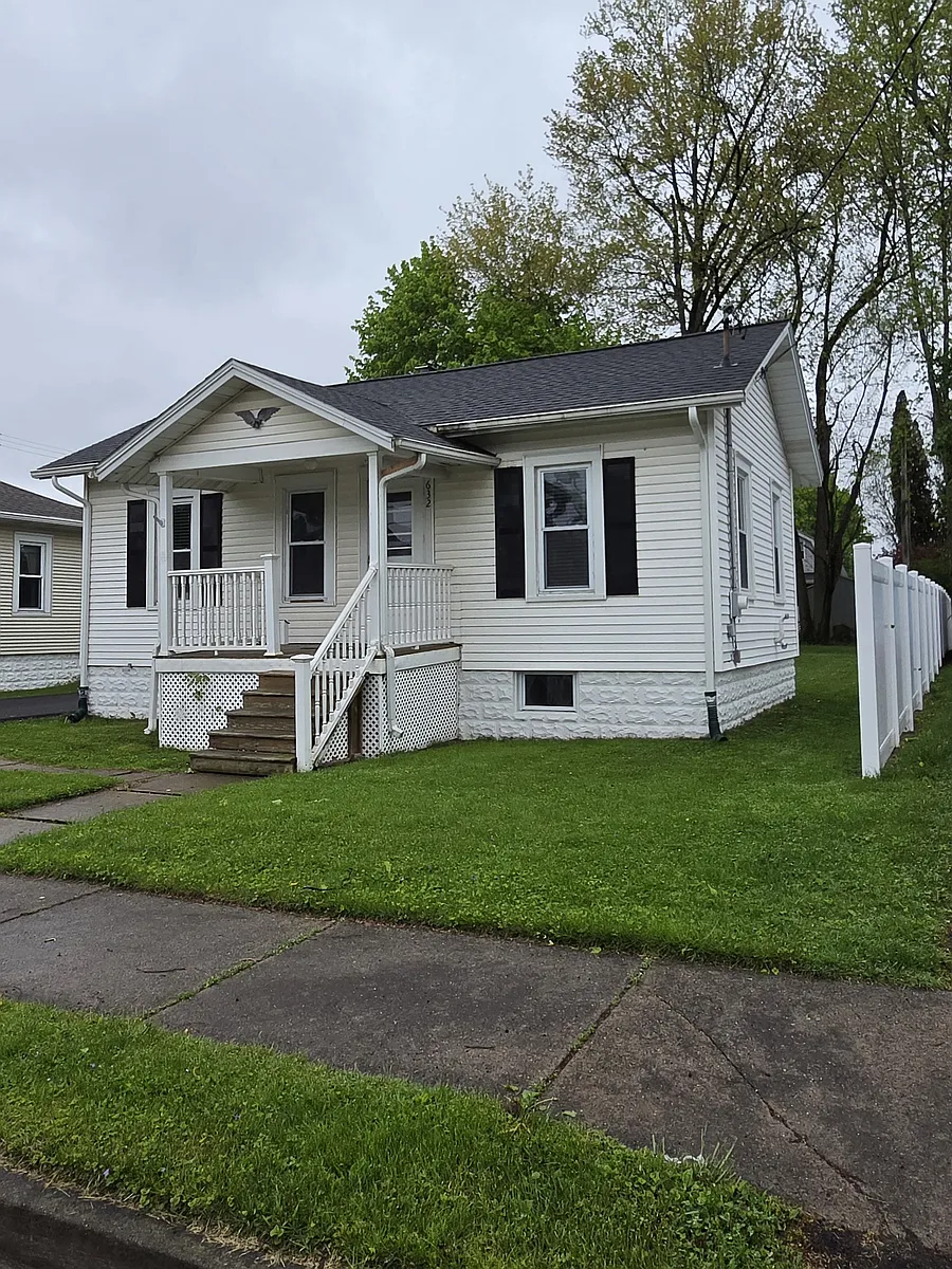 Building Photo - 632 Elm St