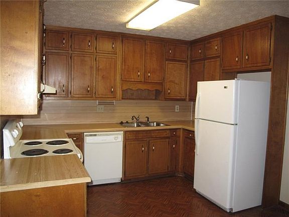 5th image of 360 Maltbie St