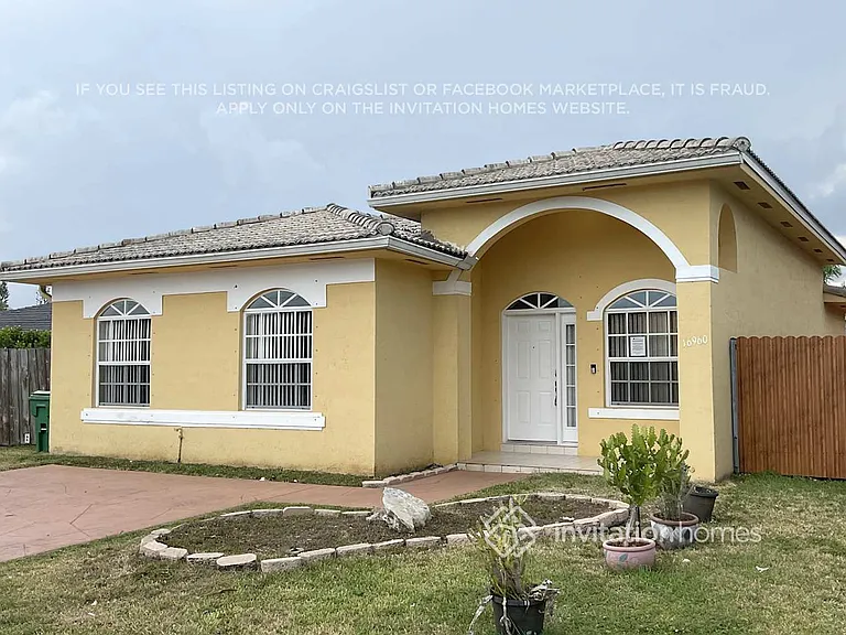 16960 SW 141st Ave — Photo 2