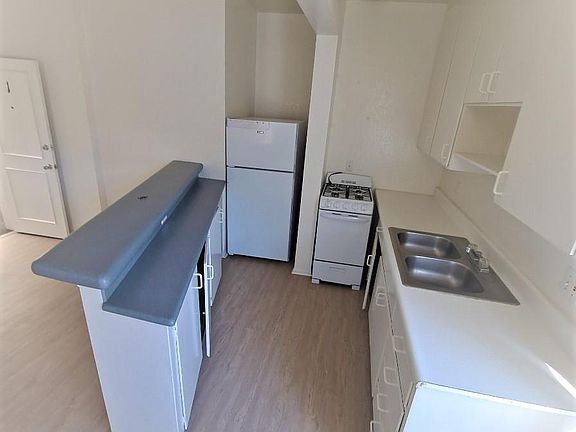 5th image of 137 Entrada Dr APT 1
