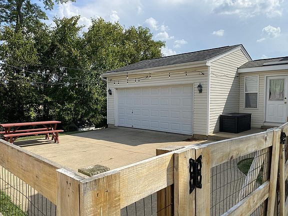 3rd image of 2784 Fister Place Blvd
