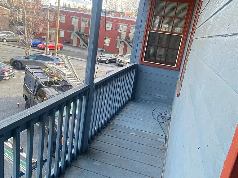 Side balcony