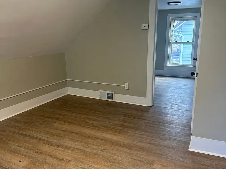 1317 Stoughton Ave — Photo 9