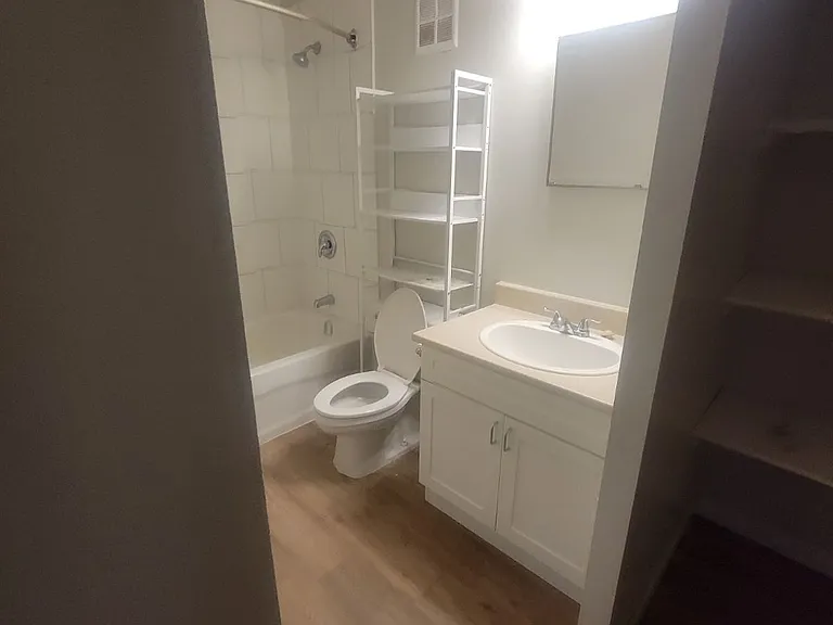 750 Laflin St — Photo 2