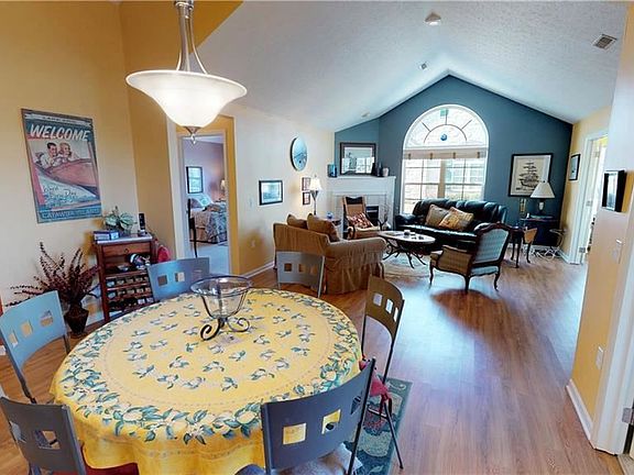 4th image of 2850 Canterbury Cir #9-D