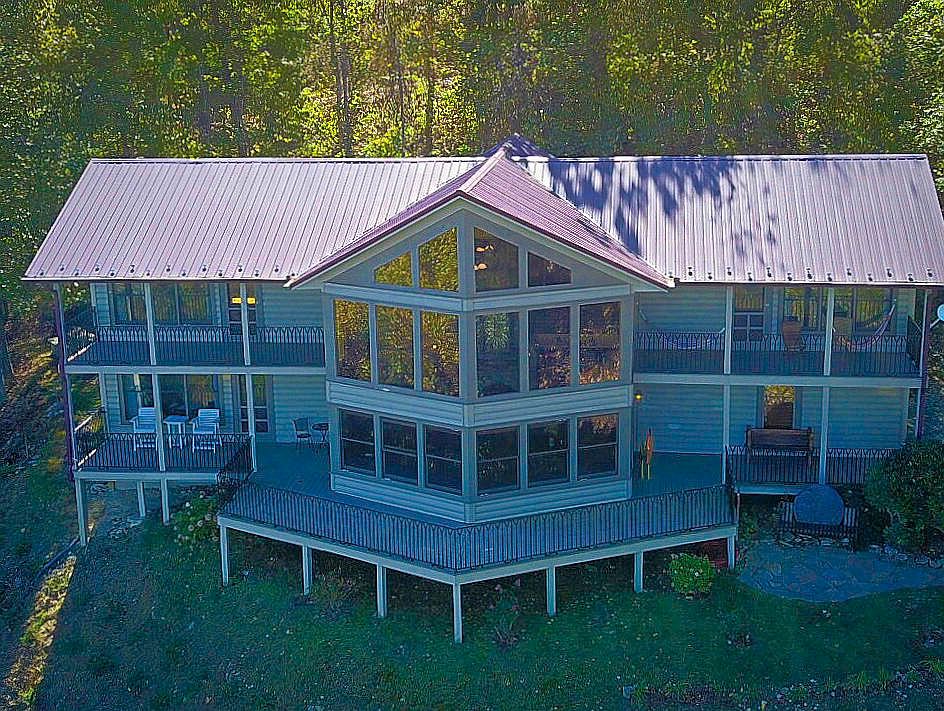 1st image of 1000 Locust Ln