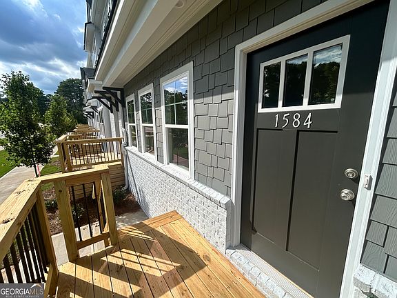 4th image of 1584 Salem Dr #100