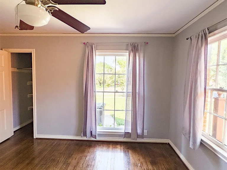 2222 Carnes St — Photo 36