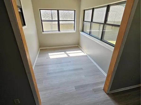 1319 Westbrooke St, Lawrence, KS 66049