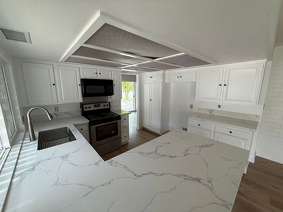3rd image of 24625 Overlake Dr