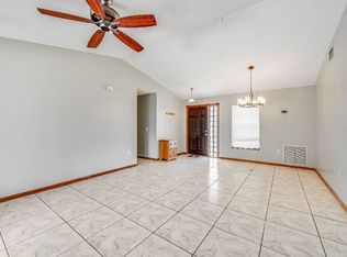 154 Cinnamon Lake Cir, Melbourne, FL 32901