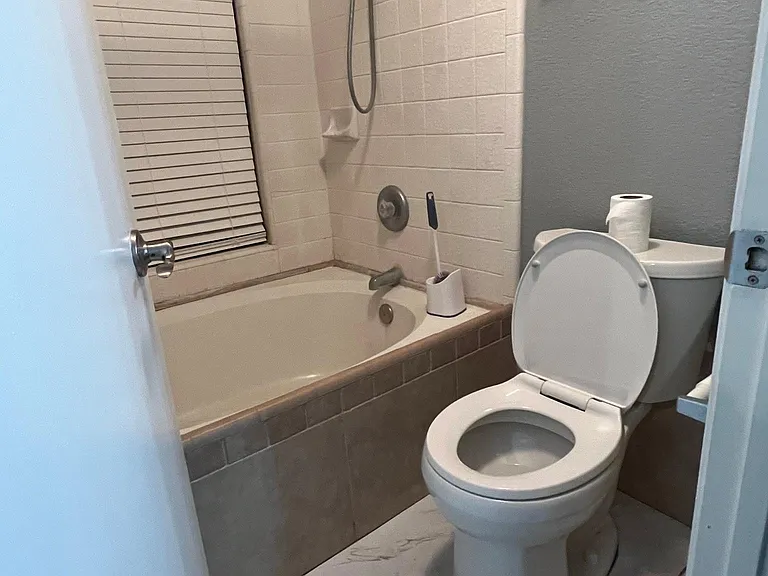 862 E Hearne Way — Photo 16