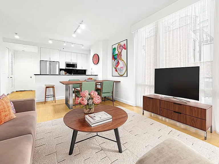 320 W 38th St #2123 — Photo 2