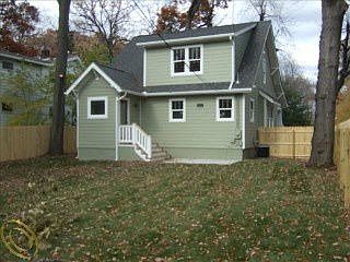 2nd image of 626 Hawthorn Ave