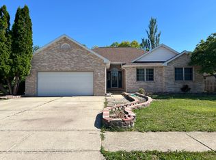1004 Monarch Dr, Chatham, IL 62629