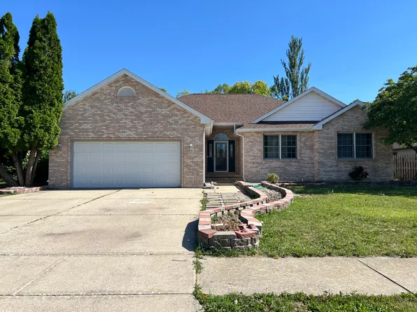 1004 Monarch Dr, Chatham, IL 62629