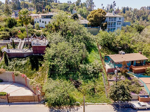 2nd image of 841 Cynthia Ave