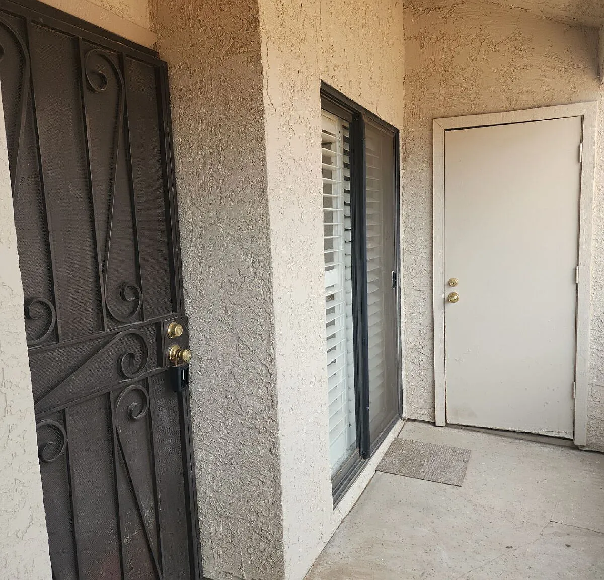 2 bed, 1.0 bath, 704 sqft, $1,425 — Photo 2